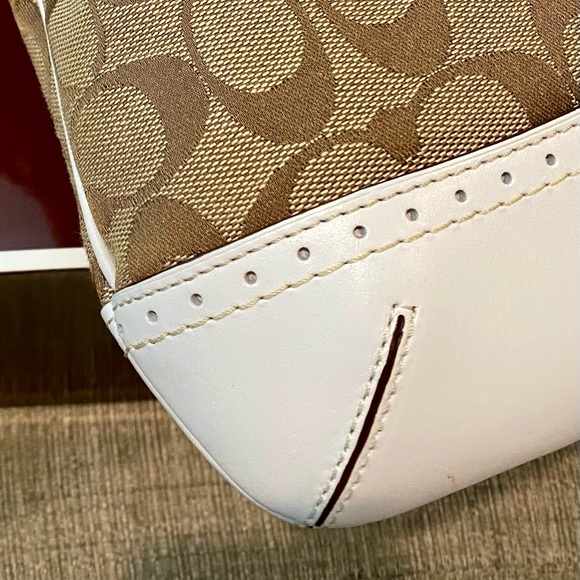 Authentic Coach canvas and leather signature with gold hardware. Like New! - Picture 6 of 8